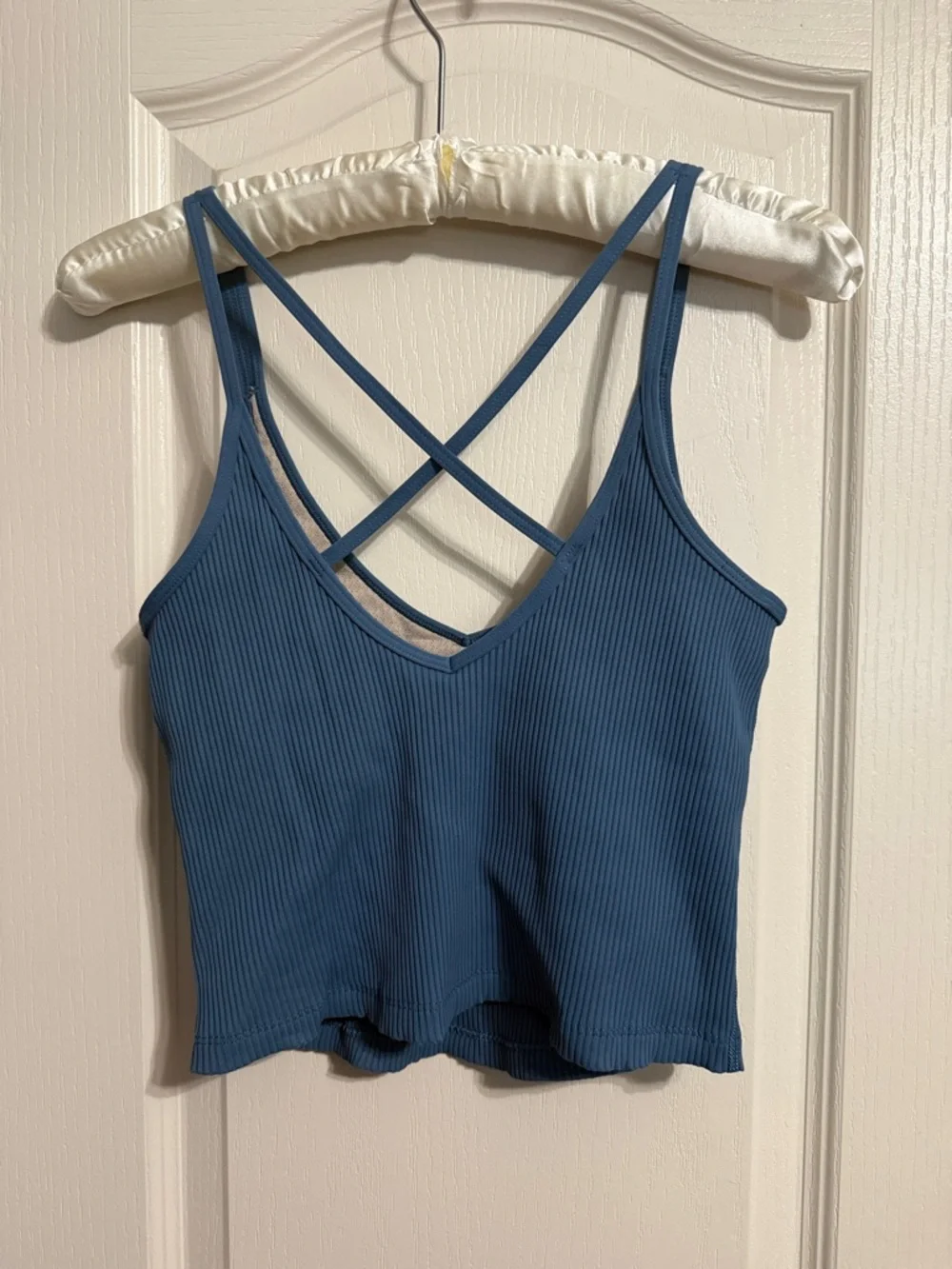 Vuori Rib Crop Tank Stone Activewear Athleisure Yoga Minimalist Gym Pilates